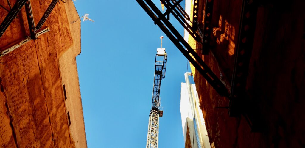 Load transport during tower crane assembly in central Madrid