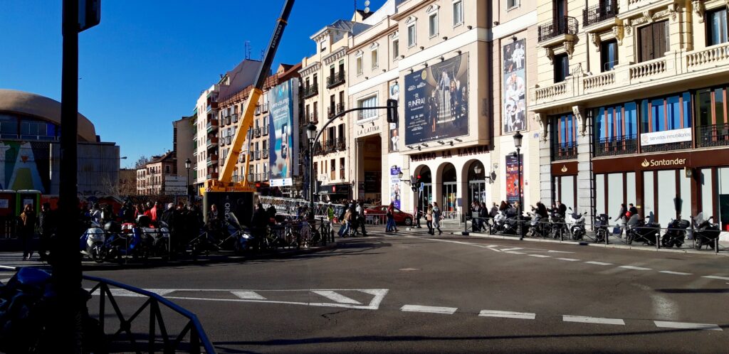Tower crane assembly in central Madrid
